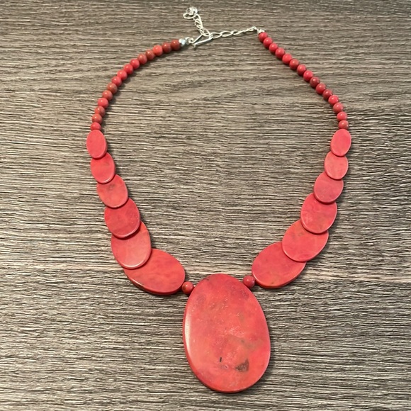 Red stone necklace. - Picture 4 of 8